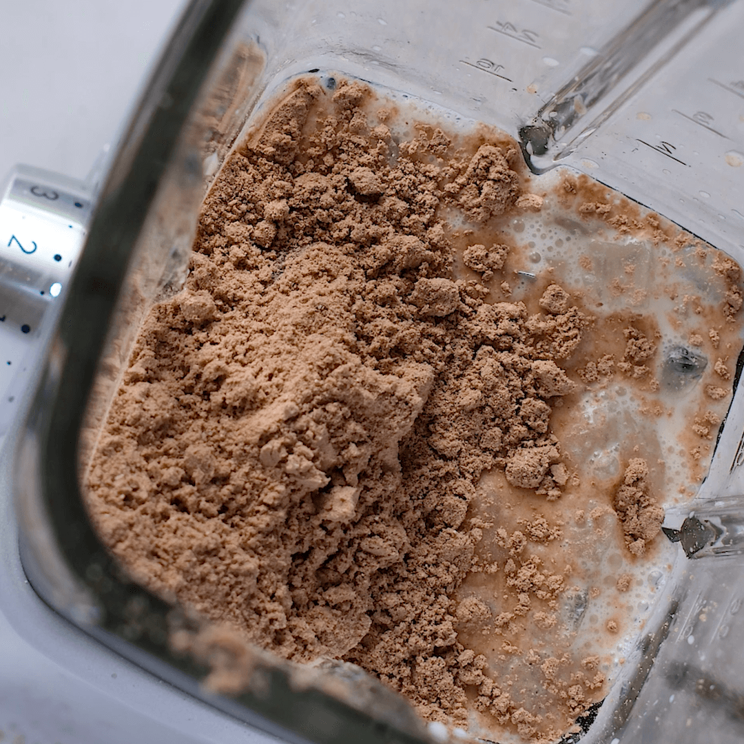 Meal replacement powder in a blender