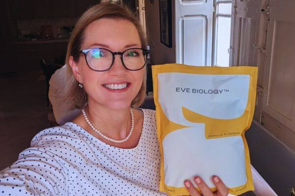 Customer holding an Eve biology shake
